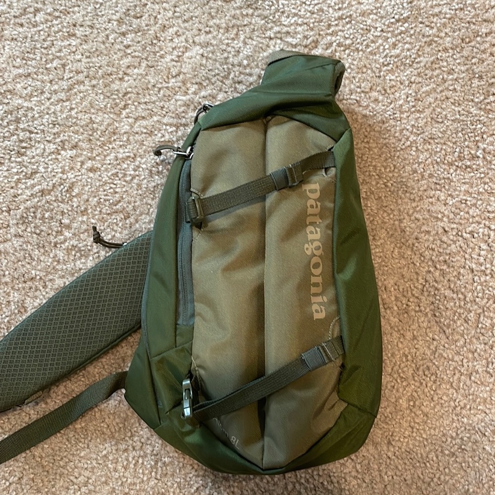 Patagonia Green Atom Sling 8L Great Condition